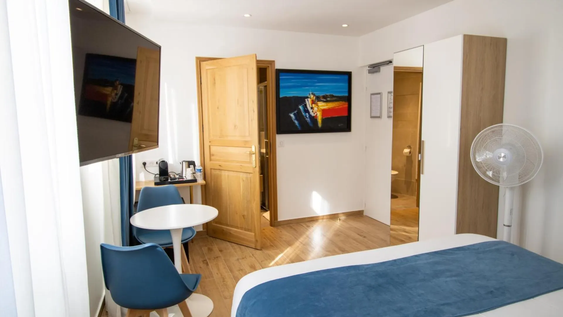 Les Rebelles Hotel Paris France